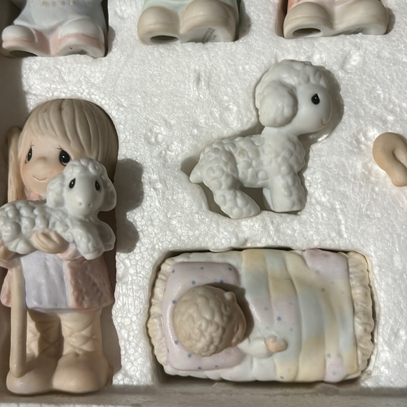 ⭐️Precious Moments 11 piece Nativity Set ⭐️ “Come let us adore him” E-2395 - Picture 6 of 11